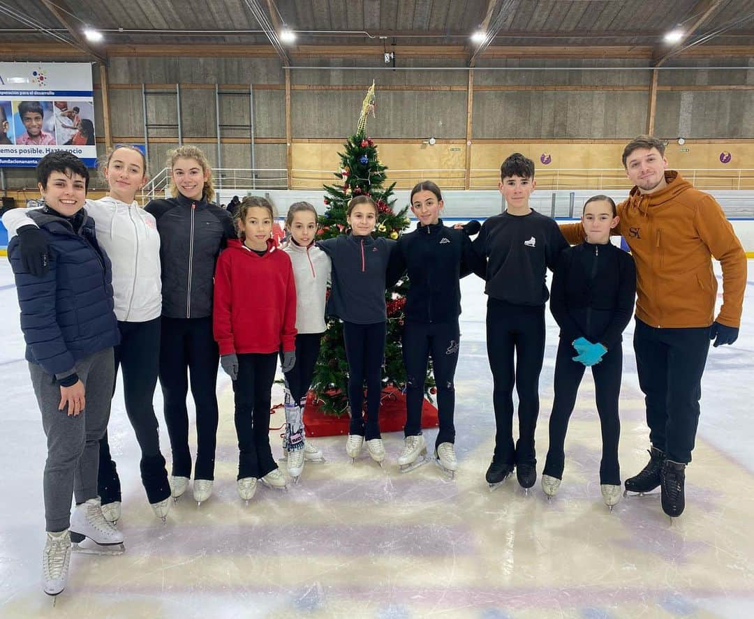 キリル・ハリャヴィンのインスタグラム：「🎉Our first “The Key Factor” in @sk_icedance is over! Thank you @laneverapistadehielo for hosting us this year!!! Was a pleasure to share our skating routine with you! See you next year🙌🏻! Feliz Año Nuevo! 🎉」