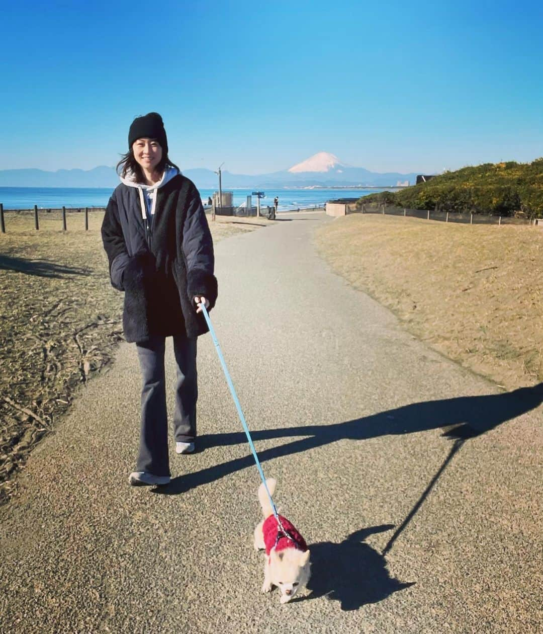 五明祐子さんのインスタグラム写真 - (五明祐子Instagram)「明けましておめでとうございます☀️ 今年もどうぞよろしくお願いいたします☺️🙏✨  晴天の元旦✨ 富士山も綺麗に見えていました😍  #2023#1月1日#元旦」1月1日 12時17分 - gomyoyuko