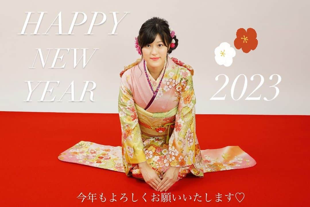 竹内里奈さんのインスタグラム写真 - (竹内里奈Instagram)「🐰2023🤍  新年明けましておめでとうございます🎍 仲良くしていただいている方、いつも温かい言葉を下さる方、本当にありがとうございます✨ 本年もよろしくお願い致します♡  #2023 #明けましておめでとうございます #着物 #竹内里奈」1月1日 12時20分 - rina.takeuch