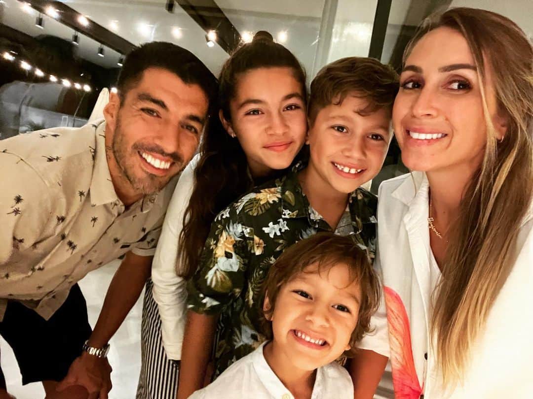 ソフィア・バルビのインスタグラム：「Gracias 2022 por lo bueno y por lo no tan bueno… 2023 aca te esperamos con nuevos desafíos pero juntos! Lo mejor de lo mejor para todos!!!」