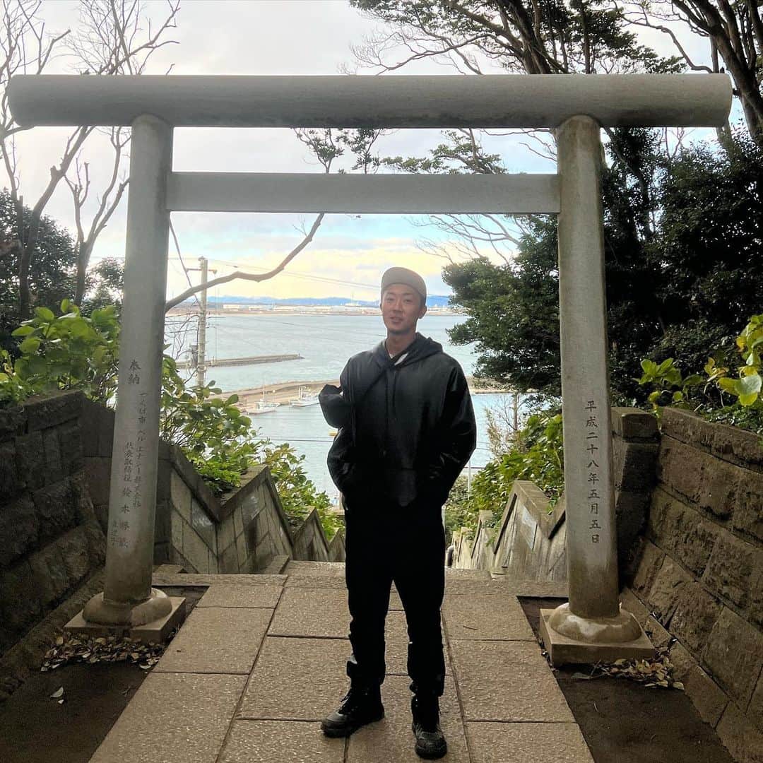道木優輝のインスタグラム：「明けましておめでとう御座います！ . 2022年も沢山の変化があり、刺激的な1年となりました！ . 2023年はYouTubeも始めたりと、また更に人生に彩りを添えます！ . 自分自身を更新していけるよう、常にチャレンジしていきます！ . 今年もこんな道木優輝ですが宜しくお願い致します！ . #2022 → #2023  #happynewyear」