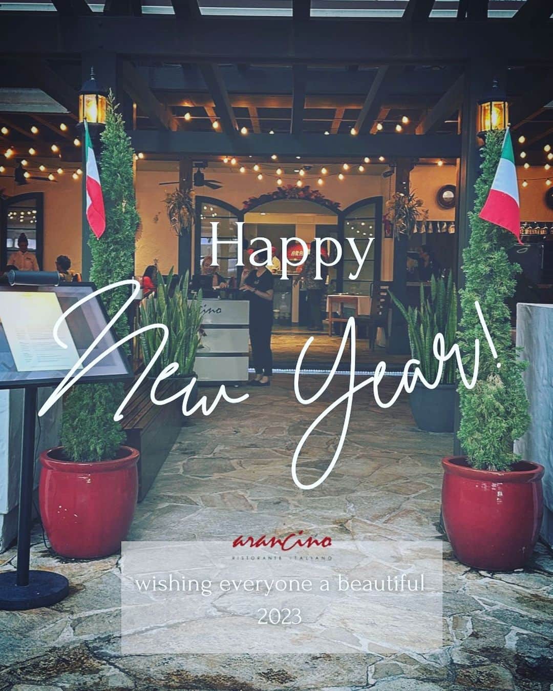 のインスタグラム：「✨🥂 Buon Anno, Happy New Year everyone!  Thank you everyone for another amazing year! 🙏🏽🤙🏾」