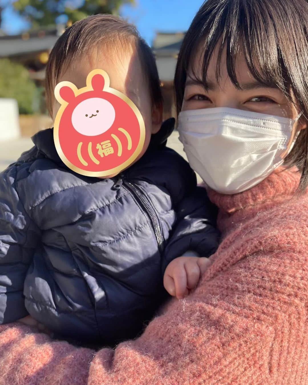 登レイナのインスタグラム：「• あけましておめでとうございます🐰  もう令和5年なんですね!!  2023年は子どもの成長を見守りながら  社会復帰に向けて 少しずつ準備を進めたいと思います😊  皆さま、今年もよろしくお願いします！  #新年　#ご挨拶　#令和5年 #令和4年ベビー　#男の子」