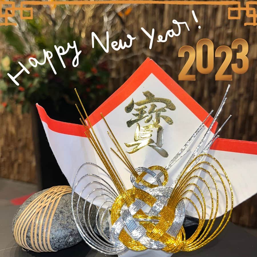 のインスタグラム：「新年あけましておめでとうございます。 旧年中はメルヴェール箱根強羅をご愛顧いただき誠にありがとうございます。  2023年皆様に花笑みいっぱいの 素敵な時間をお届けできますよう 一層精進してまいりますので、 本年もどうぞよろしくお願い申し上げます。  メルヴェール箱根強羅 スタッフ一同」