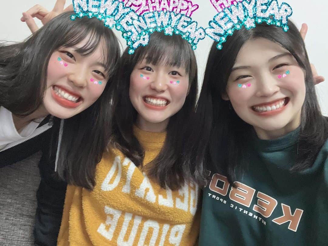のインスタグラム：「・ 新年、あけましておめでとうございます🐰🎍✨  今年もよろしくお願いします🫶🏻  皆様にとって、素敵な1年になりますように🌈🌈  #2022🐯→2023🐰」