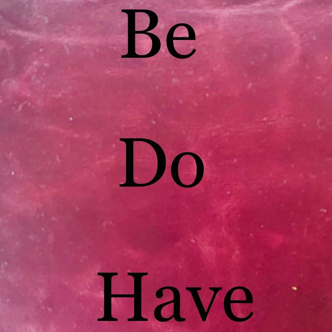 ニア・ピープルズのインスタグラム：「In Spiritual circles it is said that to manifest what we truly desire, we must 1st BE the truth of who we are then  DO from that truthful state of being. The result is we  HAVE what makes us truly happy as opposed to what we think will bring us happiness.  Last night I sat down to acknowledge & write out my desires for 2023, including expressing through the written word. But I found myself thinking, “Wait! After the rain stops let’s go get a new journal & pen to start fresh.” So I put it off. This morning as the rain continued on, my first knowing was, “You want to write? WRITE! You have everything you need in this moment to do what you want to do as an expression of who you really are. Why wait?”    Then it occurred to me that over 1.5 yrs ago I moved to northern Cali, secured a beautiful loft over a recording studio solely to complete the book I had started 4 years earlier. Have I touched it? No. Why? Because I had to get the loft set up just right. Then the producer downstairs needed a hand with a song. The property needed help: chickens fed, rocks moved, weeds pulled.  Ah, hell, I may as well throw in my need for the right pillow, coffee, & summer dress. What did I actually need? Paper, a pen, and my computer. Did I have those things? Yes. All along. We have these dreams of expressing ourselves freely in truth, whether it be through music, engineering, baking, whatever. But we find distractions under the label of duty, organization, education, anything. There are umpteen million reasons for you NOT to create from your true state of being but only 1 reason TO: You. Aren’t you worth it?  As a co-creation with the perfect energetic patterns of Source, your expression from this state is always to the highest good of all because you’re bridging the human and the divine. Humanity deserves it. I deserve it. You deserve it. So in 2023 my desire and commitment is to live in accordance with Be-Do-Have by 1st realizing that in some way, I  HAVE everything I need to  DO what I want to do as an expression of my true BE ingness.  It’s not about achieving. It’s about expressing from our truest state of Being.  BE Do Have…Have Do BE in #2023!  #happynewyear #inspire」