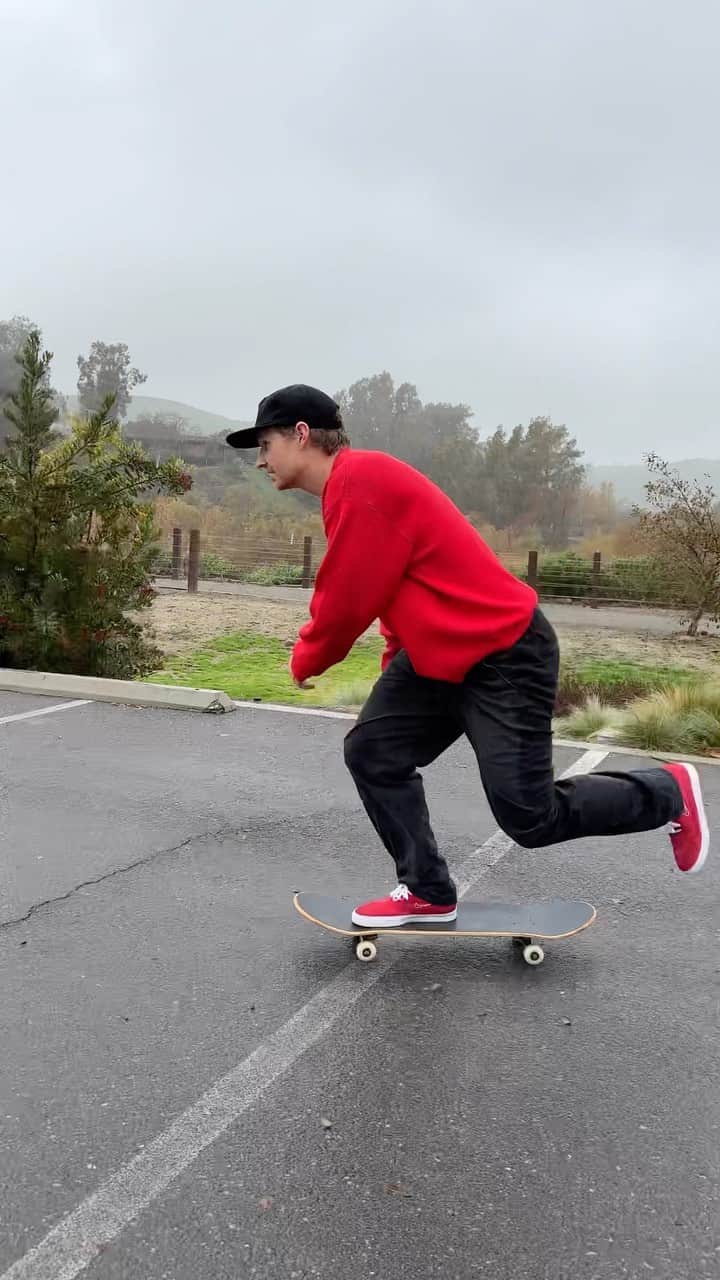 シェーン・オニールのインスタグラム：「SKATING NO MATTER WHAT 🌧️」