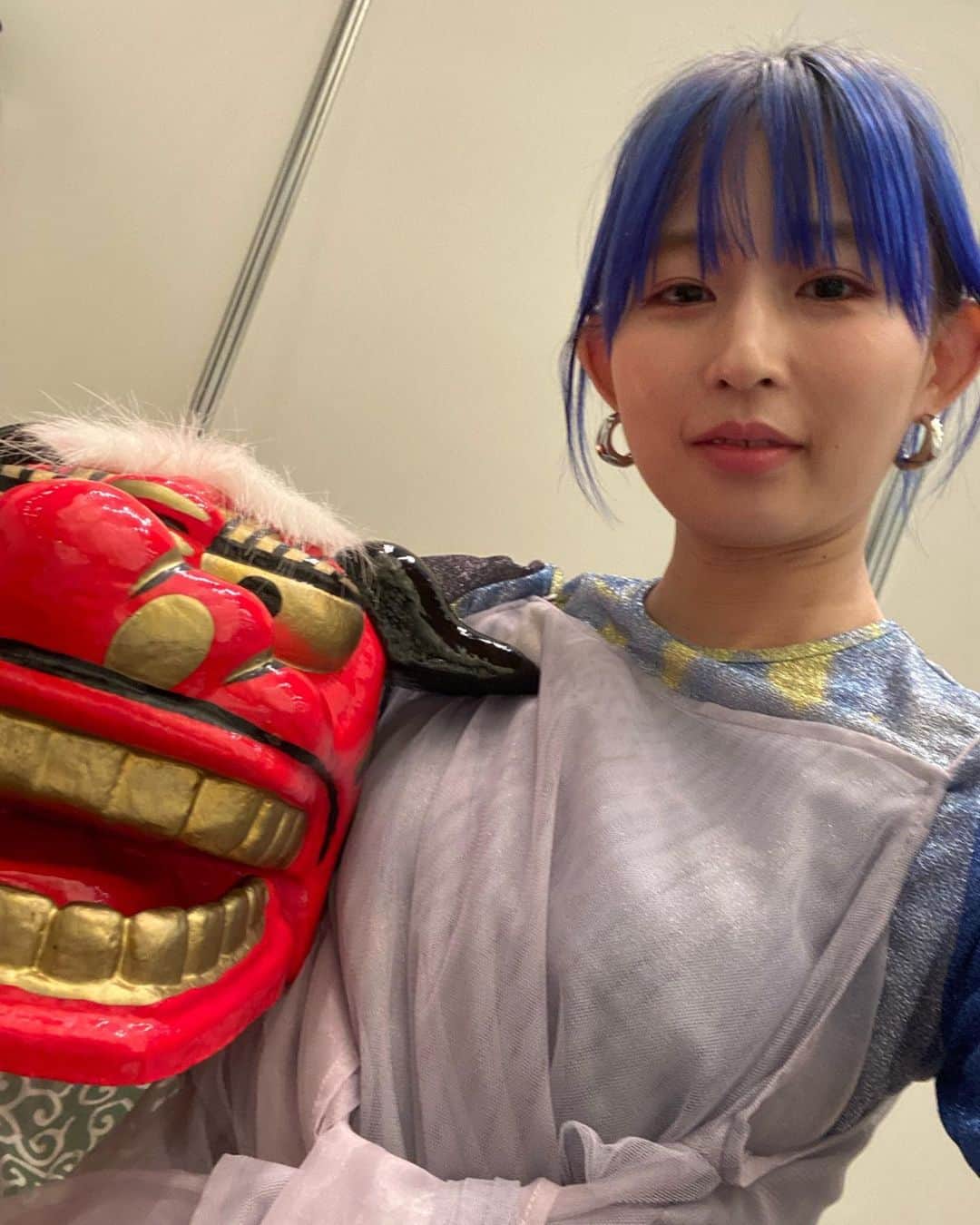 PORINのインスタグラム：「今日の相棒。ライブで始まった2023年 良い年にしようね🎍🐰🎍」