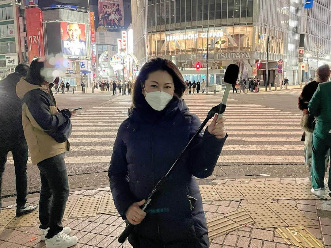 岡安弥生さんのインスタグラム写真 - (岡安弥生Instagram)「明けましておめでとうございます！今年も、新たな年を渋谷スクランブル交差点で迎えました😆皆さま、今年も宜しくお願い致します❣️#午前5時の渋谷#あけましておめでとうございます #羽鳥慎一モーニングショー #新春特番#2023年#新年#リポート#渋谷年越しリポート#これで最後かな#まもなく夜が明ける #初日の出#report#shibuya#happynewyear」1月1日 6時42分 - yayoin3