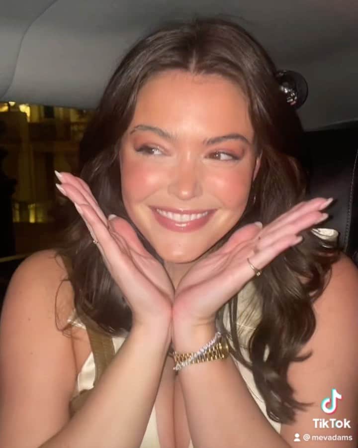 Eva Adamsのインスタグラム：「feeling lucky & alive 🪩」