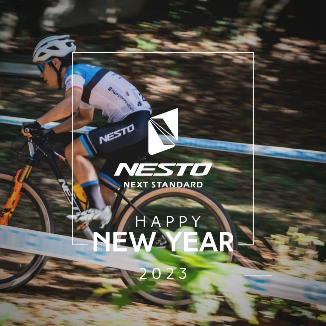 NESTOのインスタグラム：「Happy New Year! 2023年もNESTOをよろしくお願いいたします。  #NESTObikes  #HappyNewYear #NewYear #あけましておめでとうございます #サイクリング #クロスバイク #ロードバイク #マウンテンバイク」