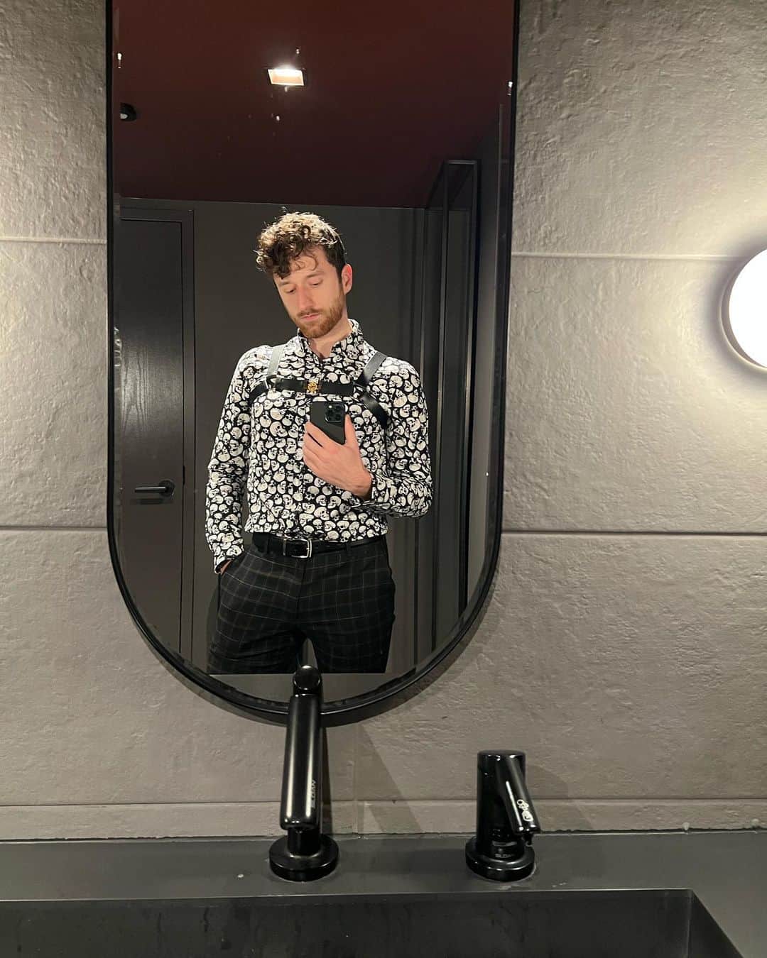 アレックス・ガメリンのインスタグラム：「A year in bathroom selfies pt. 2」