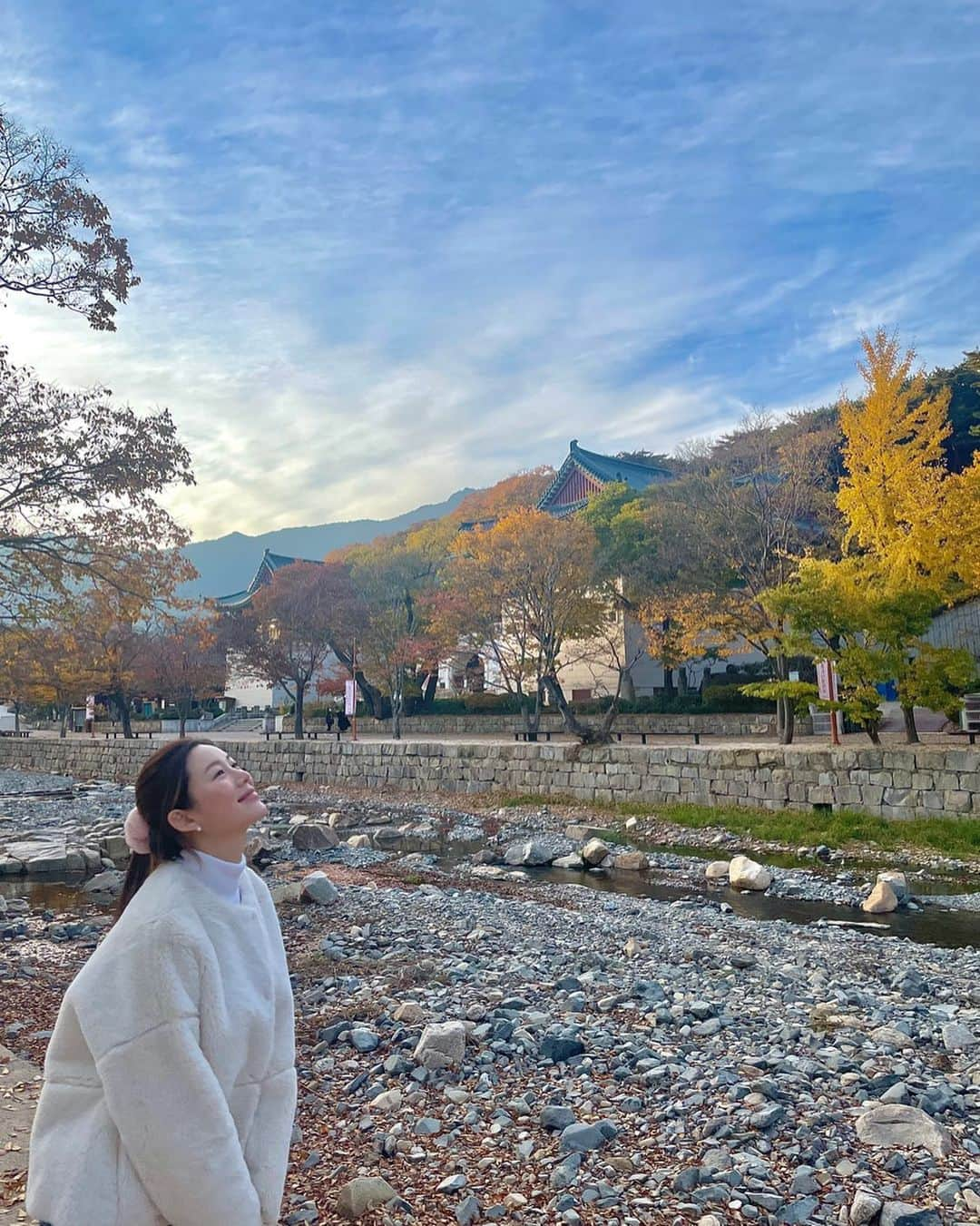 イ・ダインのインスタグラム：「𝘏𝘢𝘱𝘱𝘺 𝘕𝘦𝘸 𝘠𝘦𝘢𝘳🤍💛💚 모두 새해 복 많이많이 받으세요🐰」