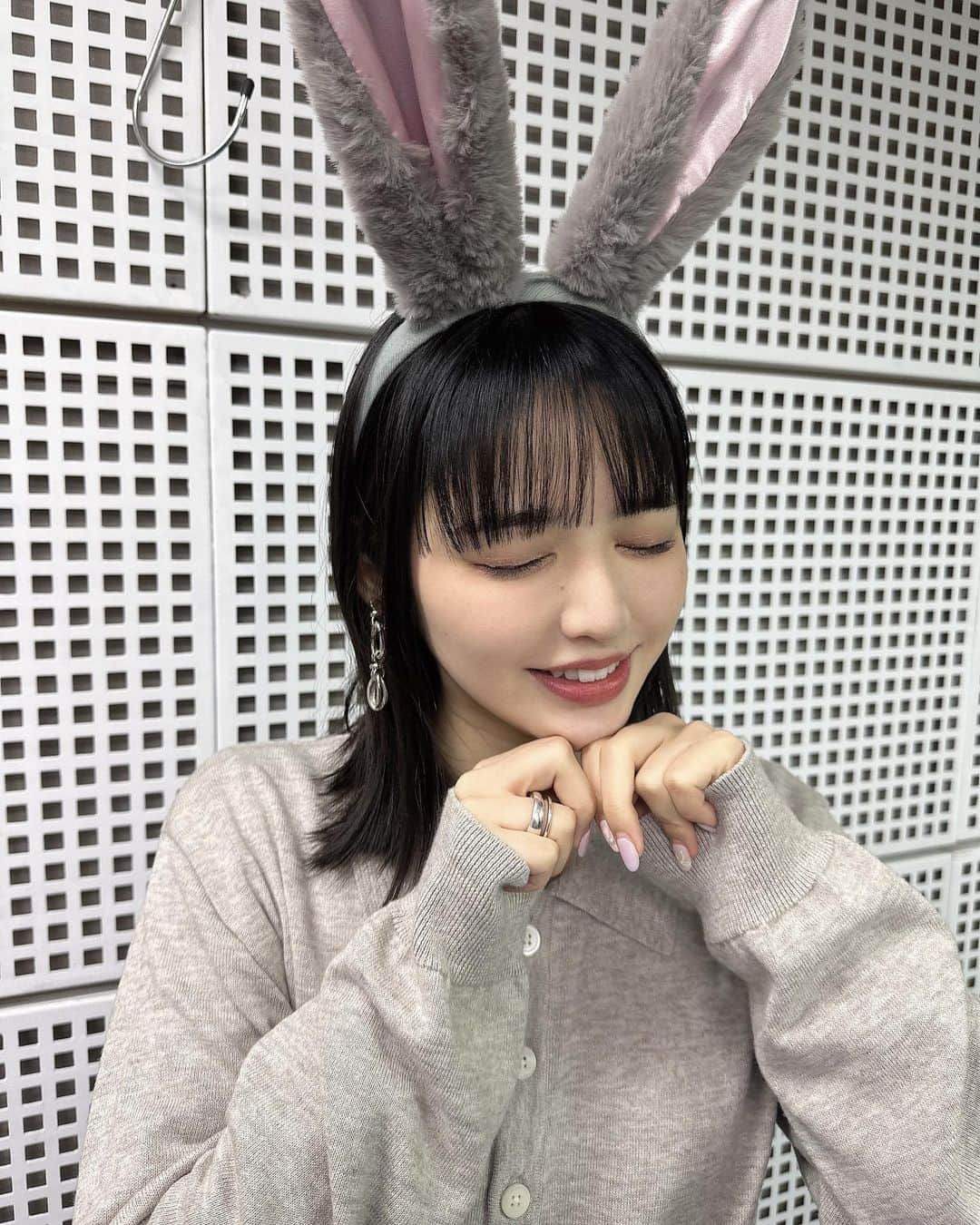 のインスタグラム：「あけましておめでとうございます！ 新年快樂！Happy New Year！ 今年は初めて台湾にて年を越しました☺️☺️ カウントダウンライブ、7万人のお客さんの景色が最高だった…！ 2023年もよろしくお願いします🐰」
