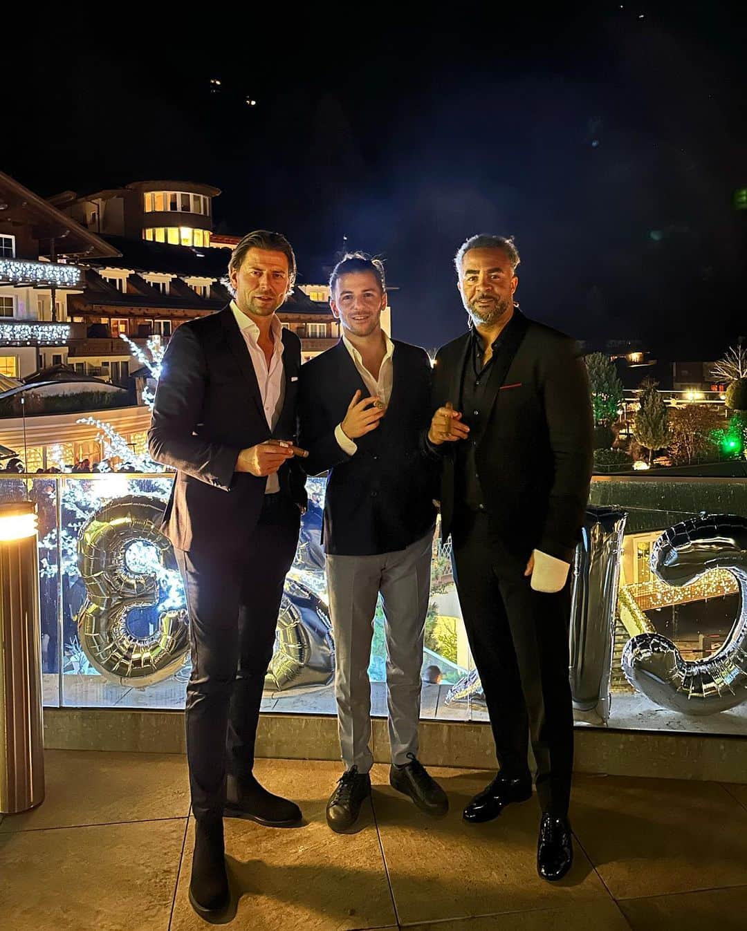 のインスタグラム：「More of this in 2023 #HappyNewYear #Love #Friends」