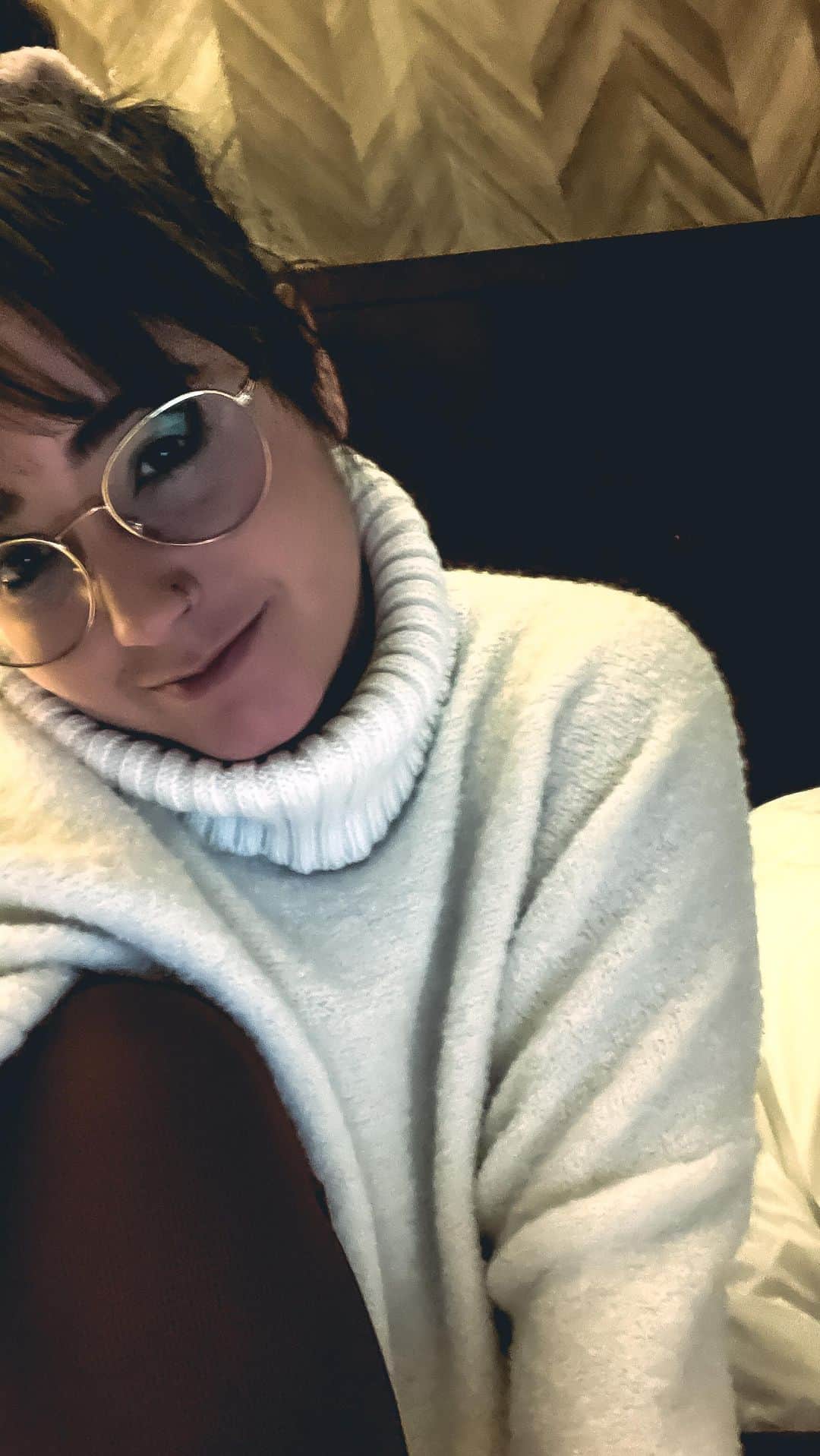ケイトリン・オズモンドのインスタグラム：「Cheers to the end of 2022! You were fun ! 🥰」