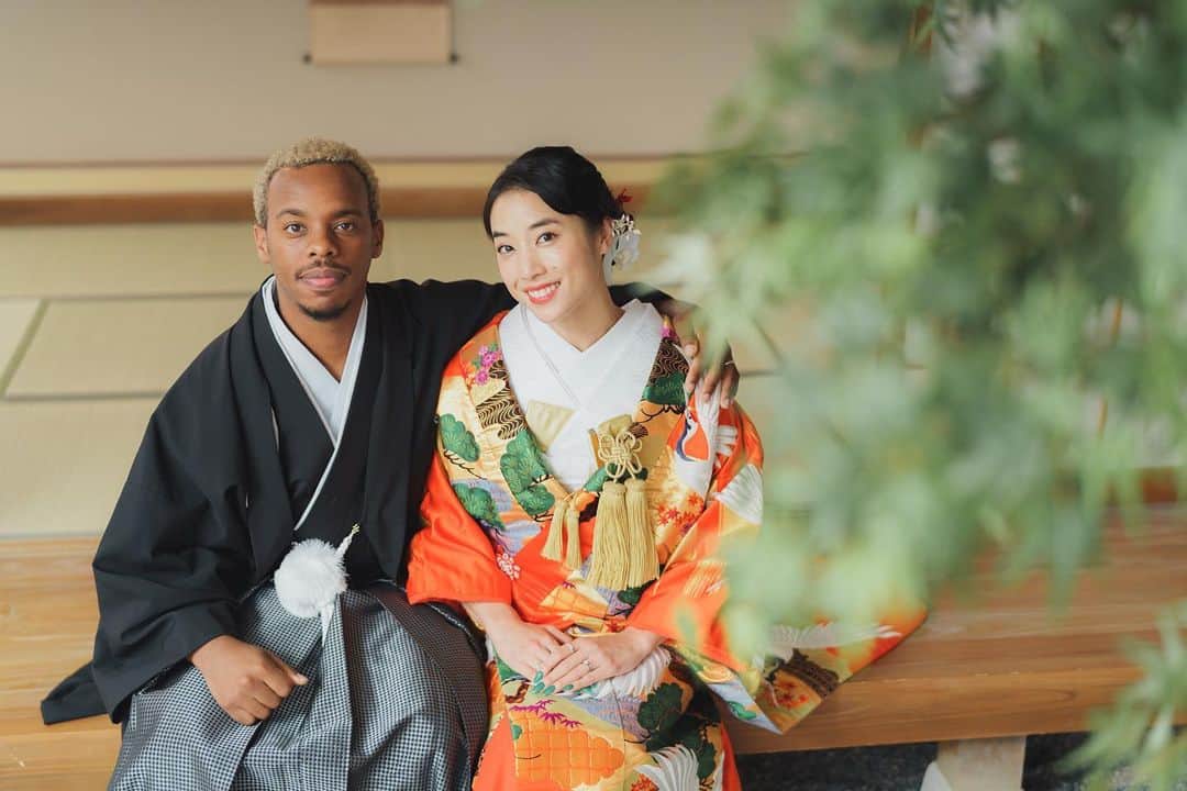 Ai Shimatsuさんのインスタグラム写真 - (Ai ShimatsuInstagram)「HAPPY NEW YEAR FROM JAPAN!!!!! 🇯🇵🎍🌅🫰  新年明けましておめでとうございます！！🌞 今年もどうぞよろしくお願いします。✨✨  Since we couldn’t have our wedding in Japan, we decided to shoot Japanese wedding photos while we are here. 👘♥️ @lilbuckdalegend   この間撮ってもらった和装ウェディングフォト。🫶♥️ @minoru.deco.ph さん、素敵に撮って頂いてありがとうございました！🥹  @studioaqua_omiya   #謹賀新年 #あけましておめでとうございます #賀正 #お正月 #ウェディングフォト」1月1日 9時29分 - aishimatsu