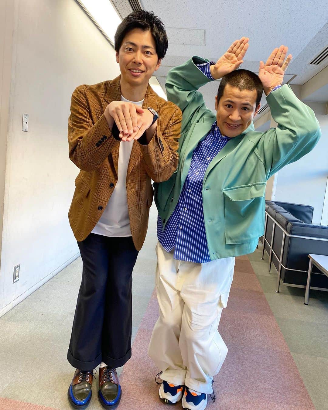 西村真二のインスタグラム：「🎍 明けましておめでとうございます！ 新年は爆笑ヒットパレードでのコントからスタートさせて頂きました！ これは大変に縁起が良いです！ キングオブコント2023やったるぞ🔥 今年も応援宜しくお願い致します！ #コットン #爆笑ヒットパレード」