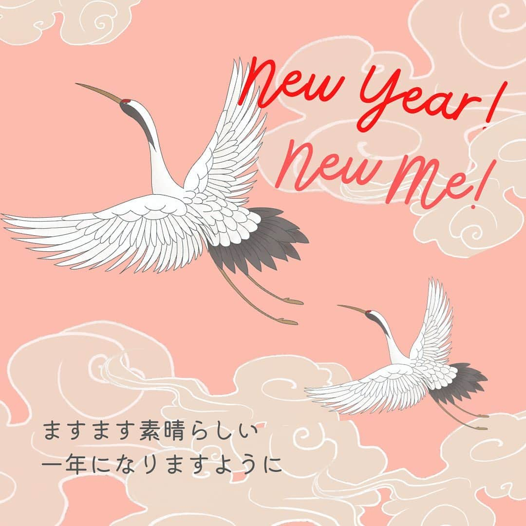 天谷ゆかのインスタグラム：「新年明けましておめでとうございます！  昨年は、個人的に新しい挑戦を始め、SNS不精に拍車がかかってしまいました😨  …が、そんな中でも、 お友達とおうちでお点前レッスンの時間を持つこともできました。  今年は卯年。  じっくり内に向き合う時間から 高く跳躍の時！！ となるといいなと思いつつ…  笑顔を大切に ゆとりをもって 自分らしく 過ごしていければと思います。  本年もどうぞ宜しくお願いします！！  #japandilife #和のコトを愉しむ暮らし  #salonるるん  #天谷ゆか  	 #茶道松尾流	 #茶道　#茶の湯 #和菓子とお抹茶 #くらしの書	 #野の花を楽しむ	 #大人女子の習い事	 #丁寧な暮らし  #japandi	 #lifeisgoodtoday」