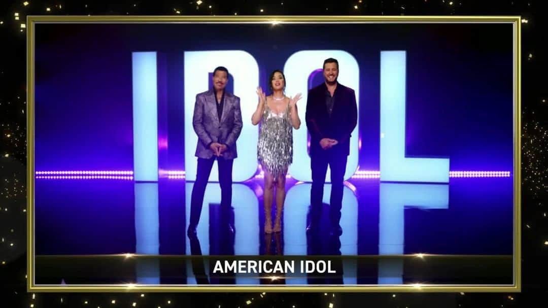 American Idolのインスタグラム：「Happy New Year from your favorite #AmericanIdol judges @KatyPerry @LionelRichie @LukeBryan! 🎉 #RockinEve」