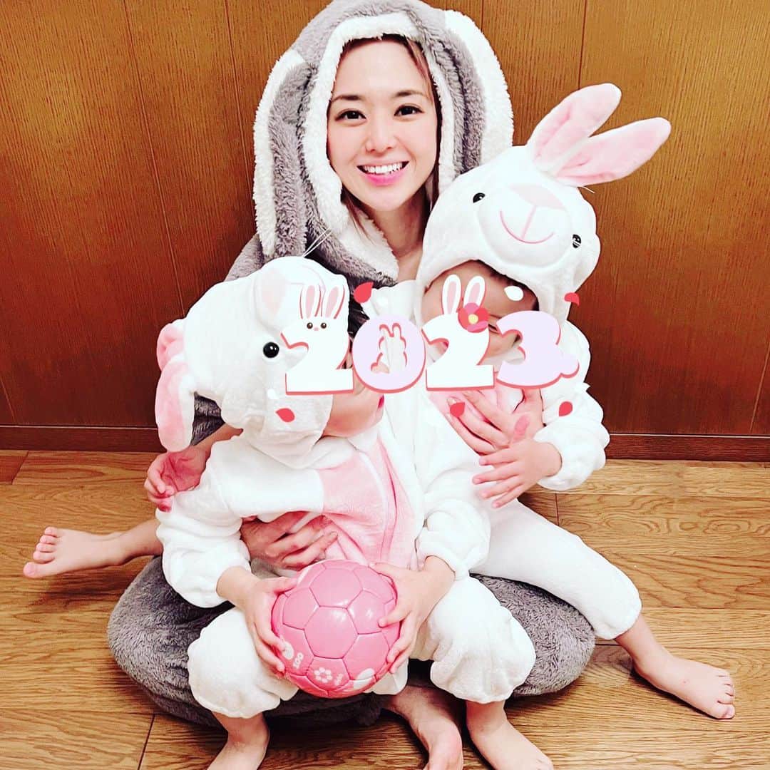 蒼井そらのインスタグラム：「Happy 2023!! 【Happy New Year】  May 2023 be a happy and great year for you.  【明けましておめでとうございます】 【元旦快乐】 【Selamat tahun baru】 【새해복많이받으세요】 【สวัสดีปีใหม่ ค่ะ】」