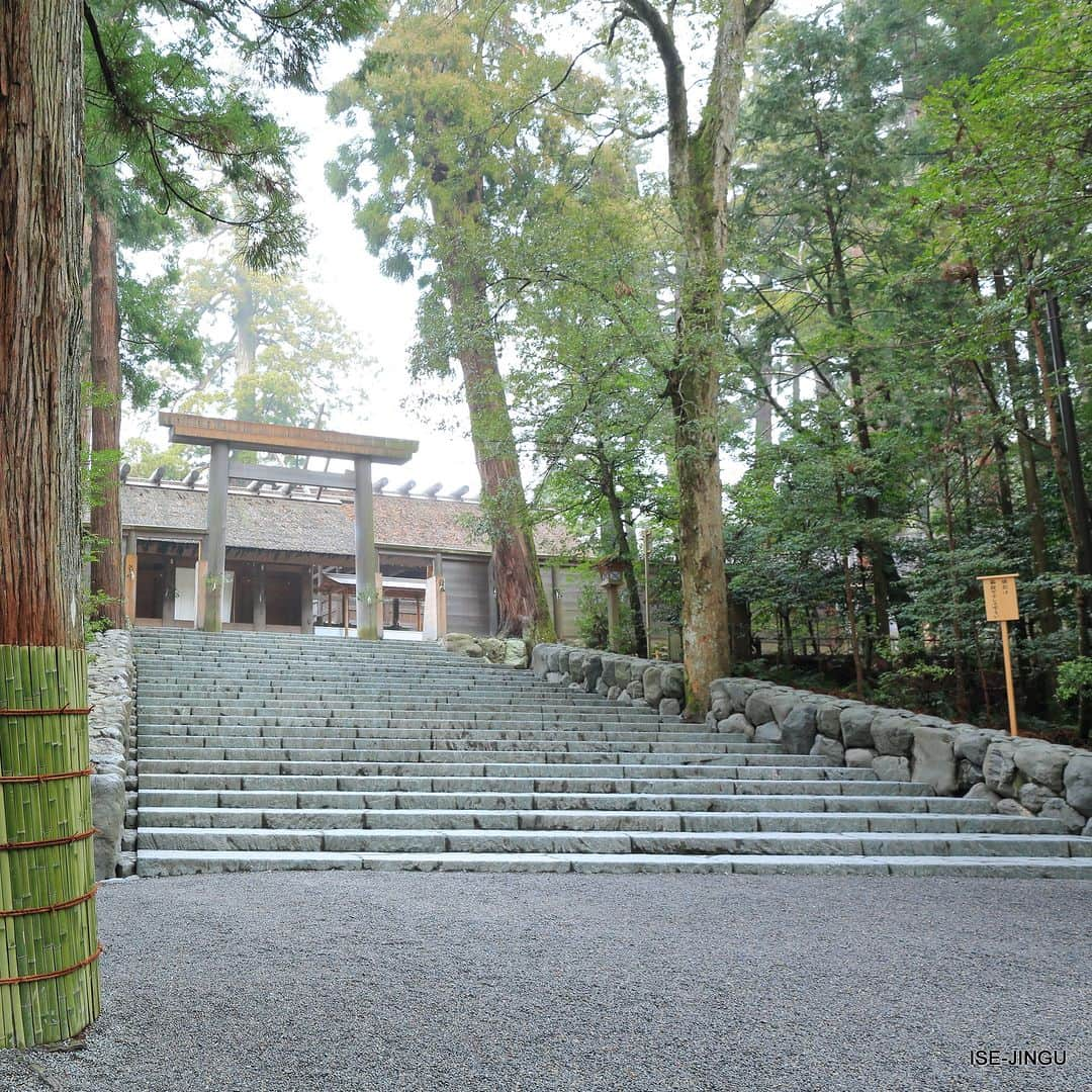 伊勢神宮さんのインスタグラム写真 - (伊勢神宮Instagram)「#伊勢神宮 #神宮 #神社 #心のふるさと #謹賀新年 #新春 #初詣 #内宮 #皇大神宮 #正宮 #天照大御神 #isejingu #jingu #soul_of_japan #japan #jinja #shinto #naiku #kotaijingu #amaterasu_omikami #newyear」1月1日 11時00分 - isejingu.official