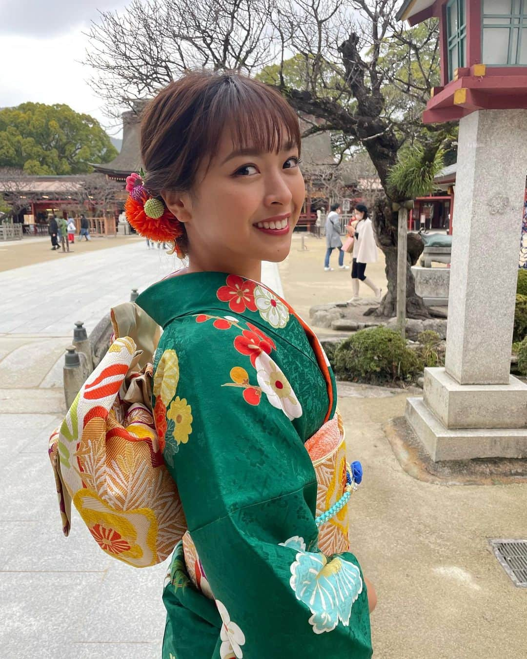 高木晴菜のインスタグラム：「*  2023  新年明けまして おめでとうございます🎍  昨年は特に自分と向き合う時間も多く、皆様に助けられ、改めて周りの方々に感謝させていただく一年となりました。  Instagramを再開したことで、 多くの方からメッセージもいただき、大変励まされております。  今後も皆様に 元気をお届けできるよう頑張りますので、 今年もどうぞ宜しくお願い致します。  そして、 太宰府天満宮の大ビジョンにて 本年はTNCより私、高木が新年のご挨拶をさせていただいております。 太宰府天満宮にご参拝なさる方は 是非ご覧ください📺  #2023  #明けましておめでとうございます  #今年もよろしくお願いします  #太宰府天満宮」