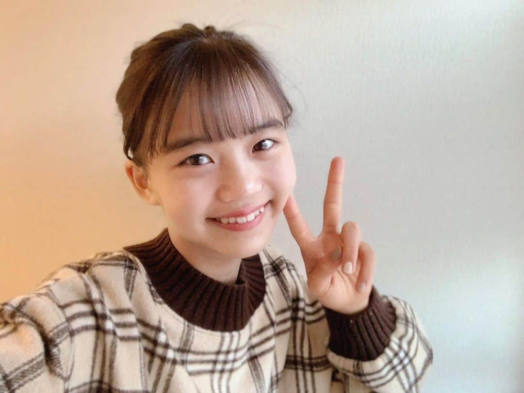 大島美優のインスタグラム：「・ あけましておめでとうございます！🎍  2022年はたくさんの方との出会いもあり、充実した一年にすることができました。  2023年も皆さんにたくさん笑顔を届けることができるように頑張ります🔥  素敵な一年をお過ごしください☺︎ 皆さんの新年の抱負はなんですか？  #大島美優 #OshimaMiyu #MiyuOshima」