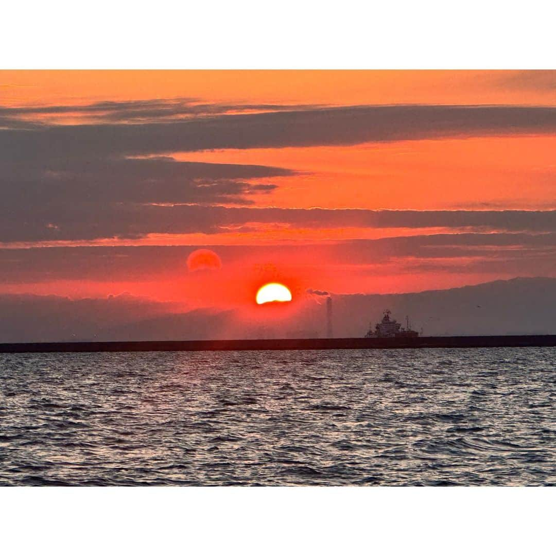 島村龍乃介さんのインスタグラム写真 - (島村龍乃介Instagram)「2023年初日の出🌅 今年もよろしくお願いします！！ 楽しい一年になりますように！🙏」1月1日 11時43分 - shimamuraryunosuke