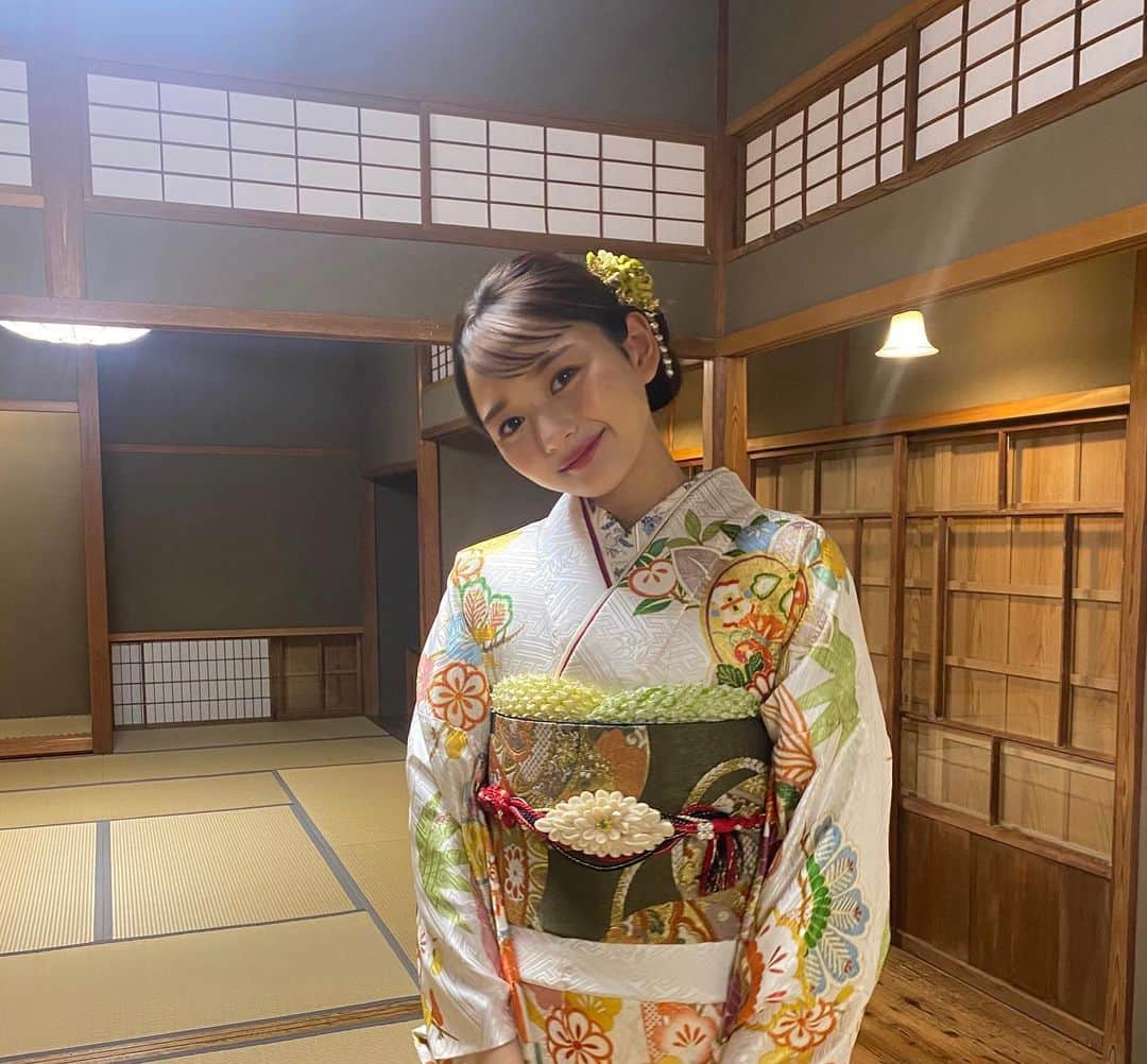 加藤栞のインスタグラム：「明けまして おめでとうございます🎍 皆様にとっていい一年になりますように。  今年も宜しくお願いします🫶🏻」