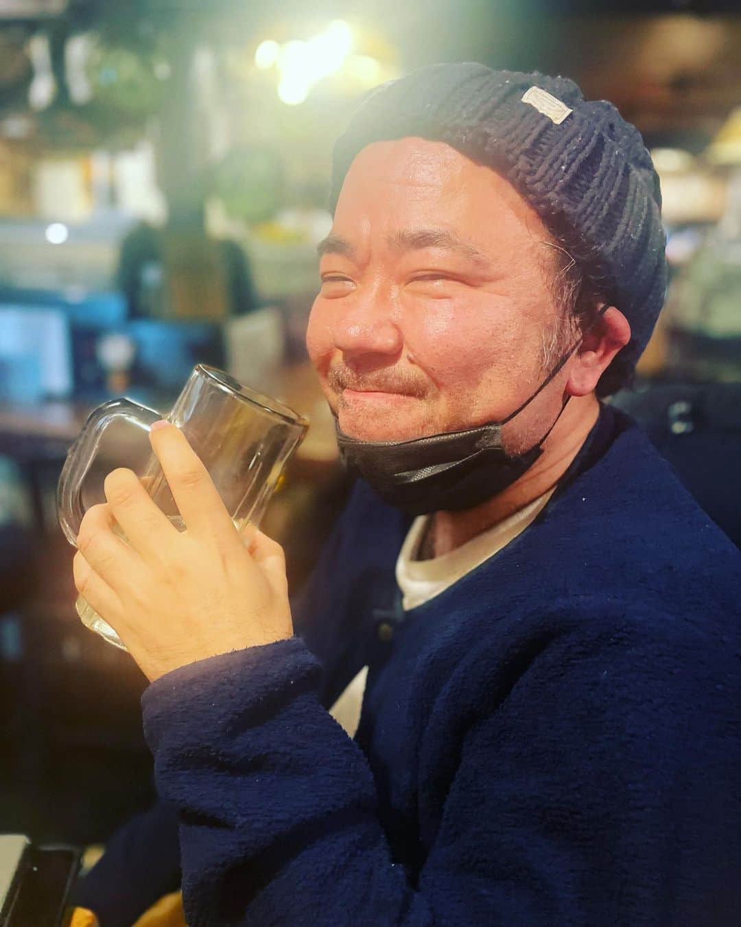 森本レオ子のインスタグラム：「2022年最後の飲み会はいつものクソメンと。おかげで2022年の膿を全部出すことができ、スッキリと新年を迎えられました。  2023年も頑張れそうです。  鈴虫さん呼んでタダ酒にしようと思ったのに宮島で来られなかったことだけが残念。  #黒い三連星 #photogenic」