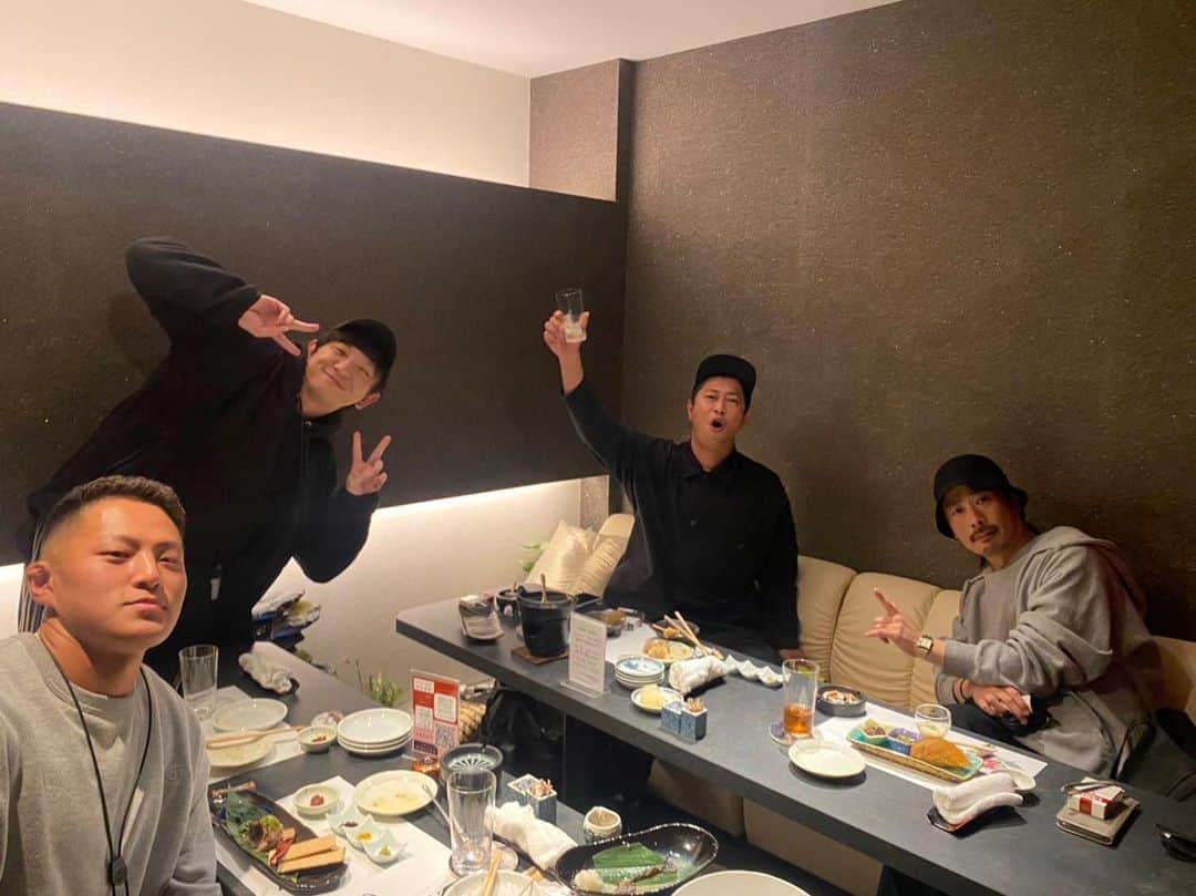 尾形貴弘さんのインスタグラム写真 - (尾形貴弘Instagram)「明けましておめでとうございます！！  今年もパンサーよろしくサンキューーーーーーーーーーーーー！！！」1月1日 22時38分 - oga.ogaoga399