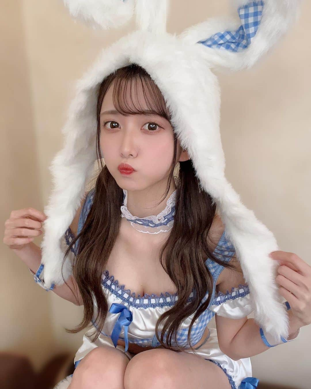 島袋香菜のインスタグラム：「今年も宜しくお願いします🐰🫧💙」