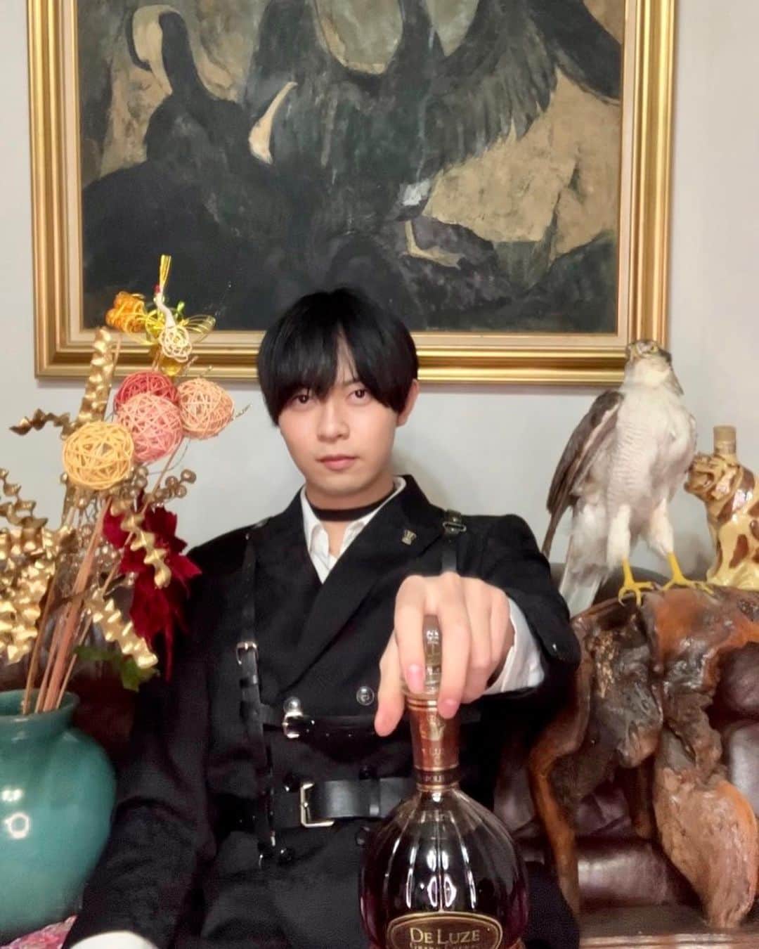 村松健太のインスタグラム：「新年あけましておめでとうございます🎍🌅  独立して1年半、　 表舞台のステージに立て続けられるのも支えてくれる皆様のおかげです！  健ちゃんもっともっと大きくなるからさ、 これからも一緒に子供のような夢をみてみない？✨  今年も宜しくお願いします！」