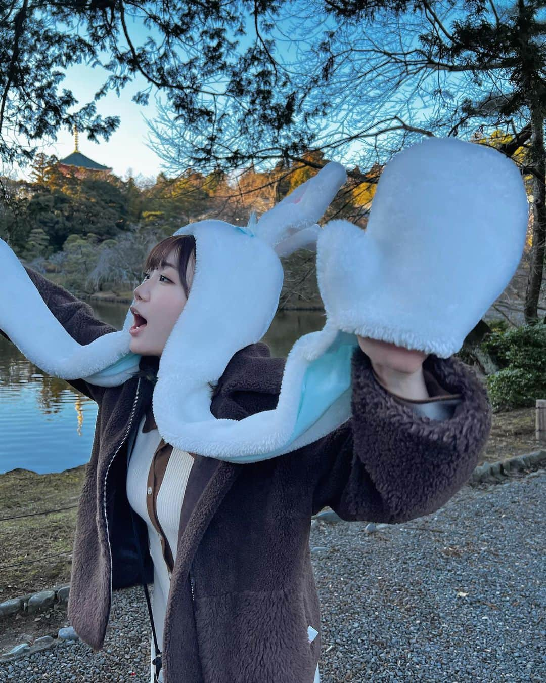 瀧澤彩夏さんのインスタグラム写真 - (瀧澤彩夏Instagram)「ぴょんぴょーーーーん🐇 あけましておめでとうございます 2023年です。年女です。 楽しすぎる1年にします。 この一年私なりに「彩って」みせます🌈 今年も宜しくお願い致します🔥  #happynewyear #2023 #うさぎ  #成田山 #日本 #japan #japanesegirl」1月1日 21時22分 - bono_murabito