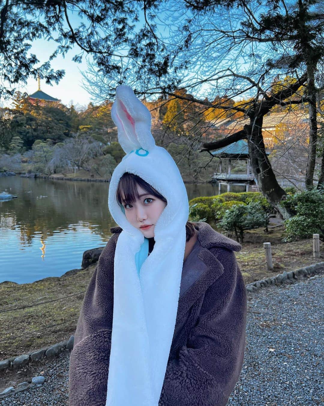 瀧澤彩夏のインスタグラム：「ぴょんぴょーーーーん🐇 あけましておめでとうございます 2023年です。年女です。 楽しすぎる1年にします。 この一年私なりに「彩って」みせます🌈 今年も宜しくお願い致します🔥  #happynewyear #2023 #うさぎ  #成田山 #日本 #japan #japanesegirl」
