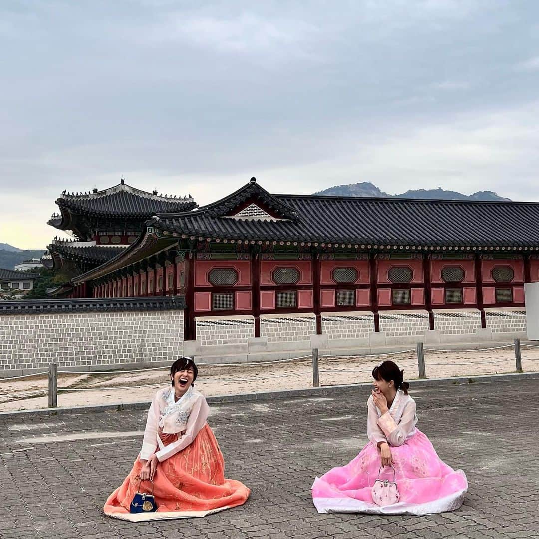 米倉涼子のインスタグラム：「改めまして おめでとうございます笑 今年は ヨンちゃんとも 楽しい事を企画中です❤️  この一年 皆んなで沢山笑顔になれる事がありますように♪  새해 복 많이 받으세요 ㊗️  @youn1029」