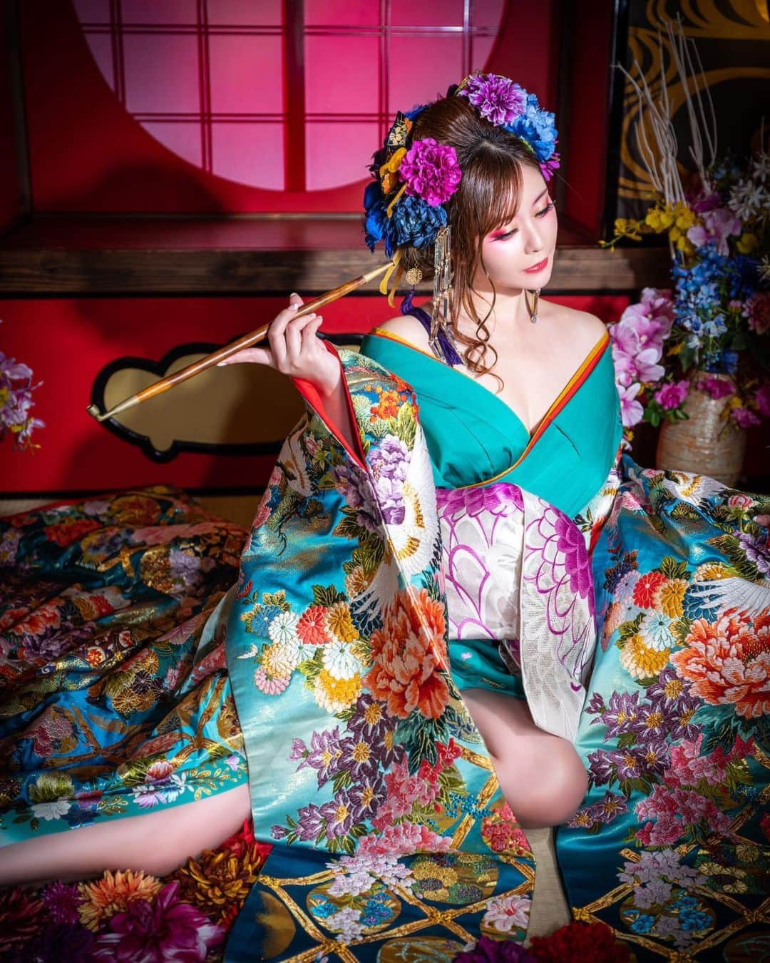 葵百合香（八田愛梨）のインスタグラム：「2023年明けましておめでとうございます🎍✨ 去年もたくさん応援して頂いてありがとうございました☺️💕 今年もマイペースに活動出来たら良いなぁと思ってるのでよろしくお願い致します🥰 「私とゆう存在で誰かが幸せな気持ちになったり元気になれてる」 そう信じて2023年も頑張りますね✨ 楽しい事がたーくさん待ってる2023年になりますように💕 #葵百合香 #AV女優 #セクシー女優 #高身長 #巨乳 #熟女 #人妻 #エッチなお姉さん #アダルト」