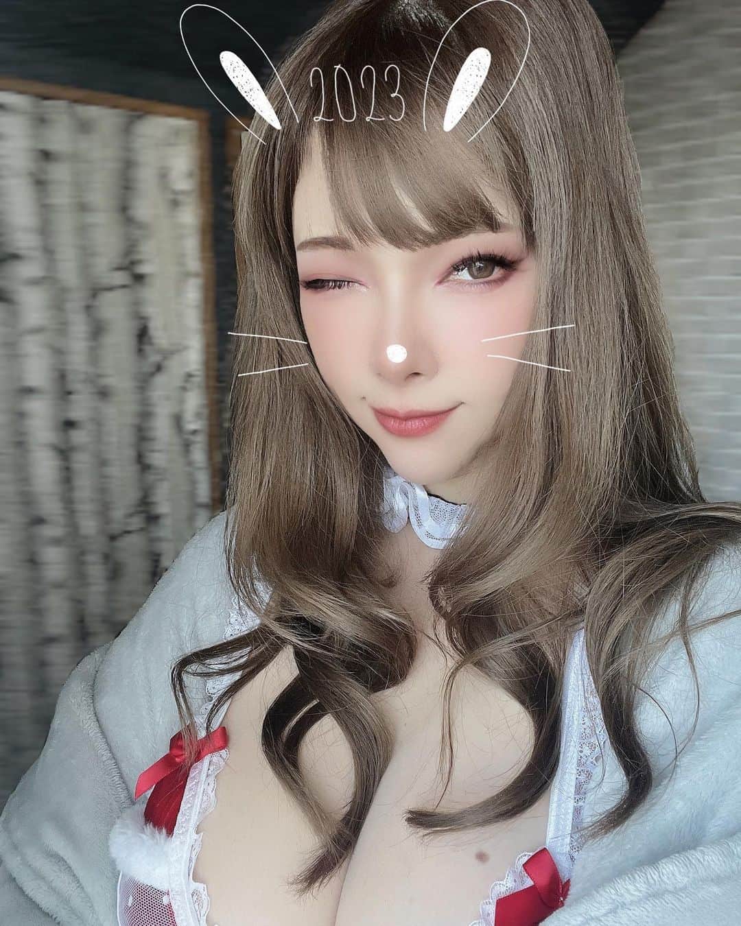 ティアのインスタグラム：「Happy new year ✨  Hope that you will have many blessings in the year to come💗  #2023 #newyear」
