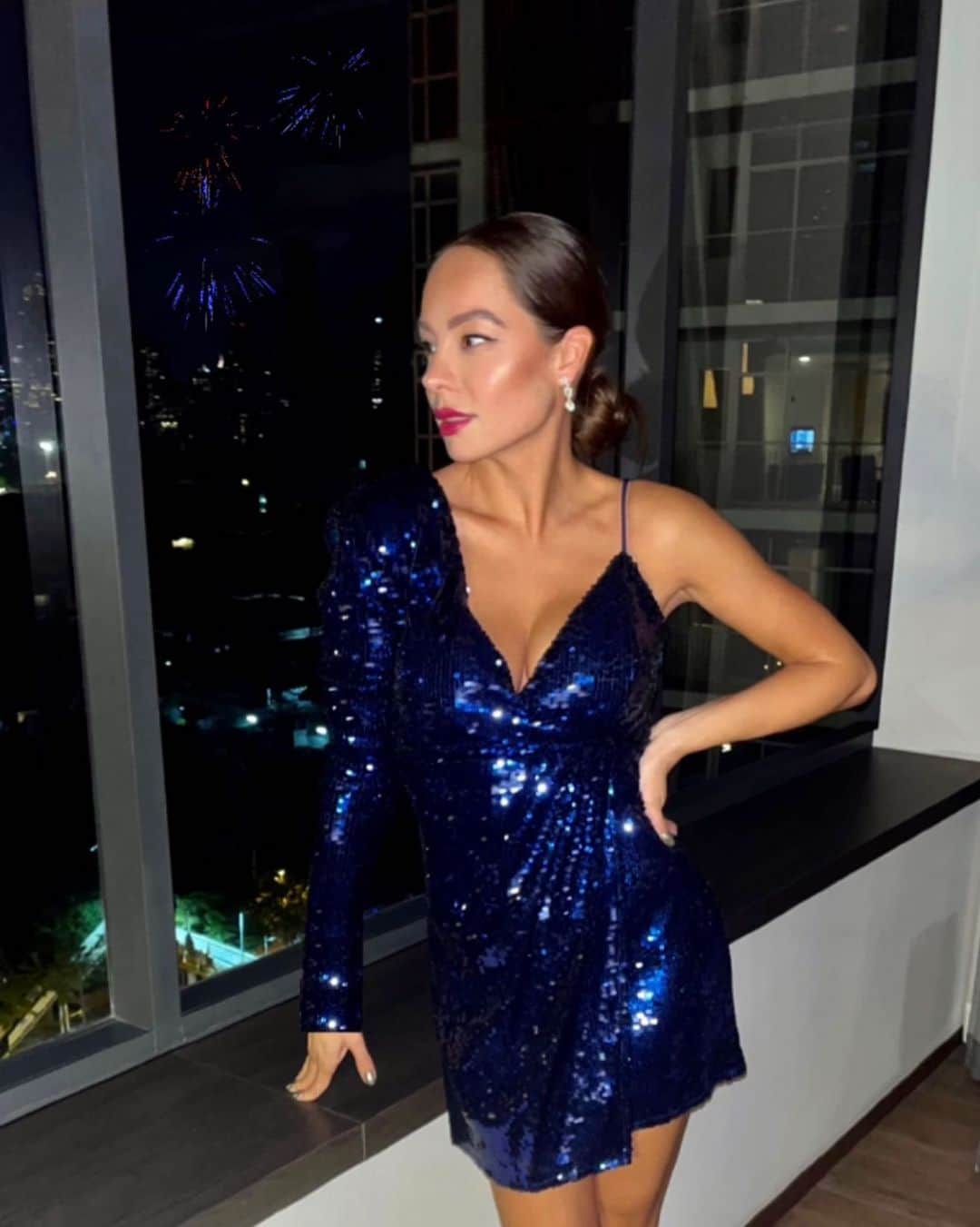 エレーナ・グレボワのインスタグラム：「Happy New 2023 💫」