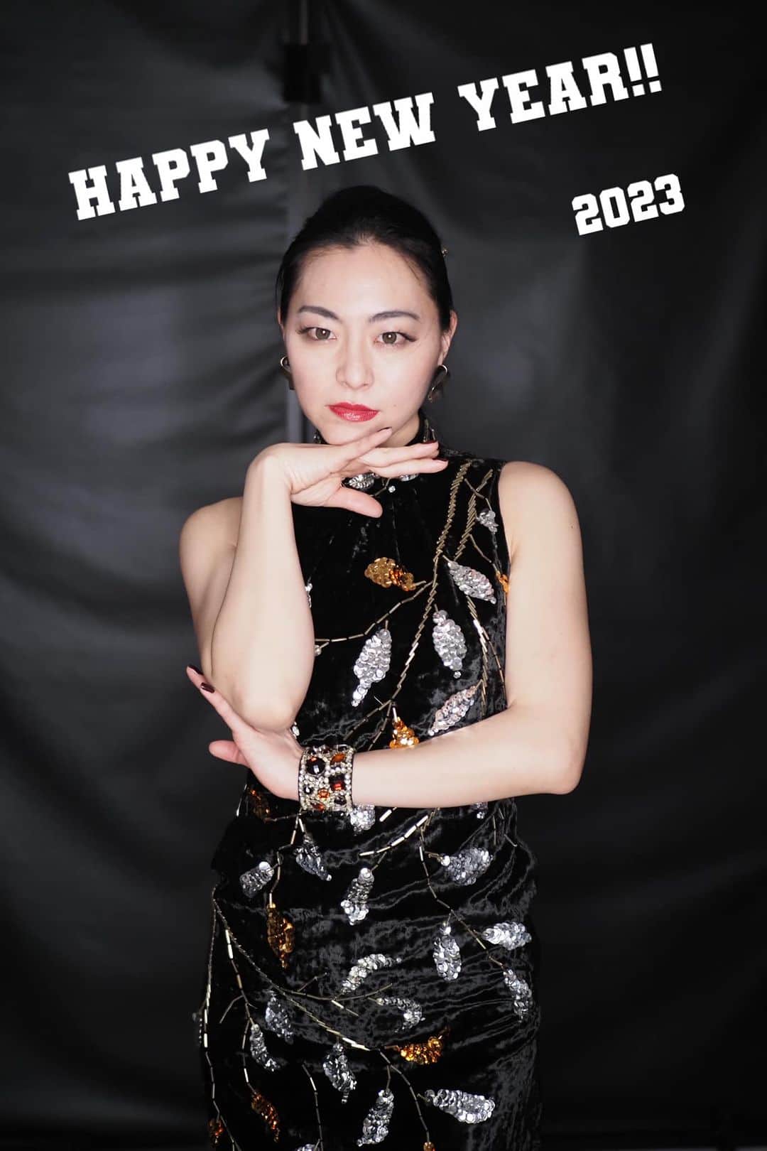 のインスタグラム：「皆さま✨ 新年明けましておめでとう御座います。  昨年は正直、半年ほどの記憶がごさいません！笑 今年こそは記憶に残る一年に。  あなたにとって 充実した一年となりますように🥂 毎日を有意義に過ごしましょう！！  撮影:山岸伸」