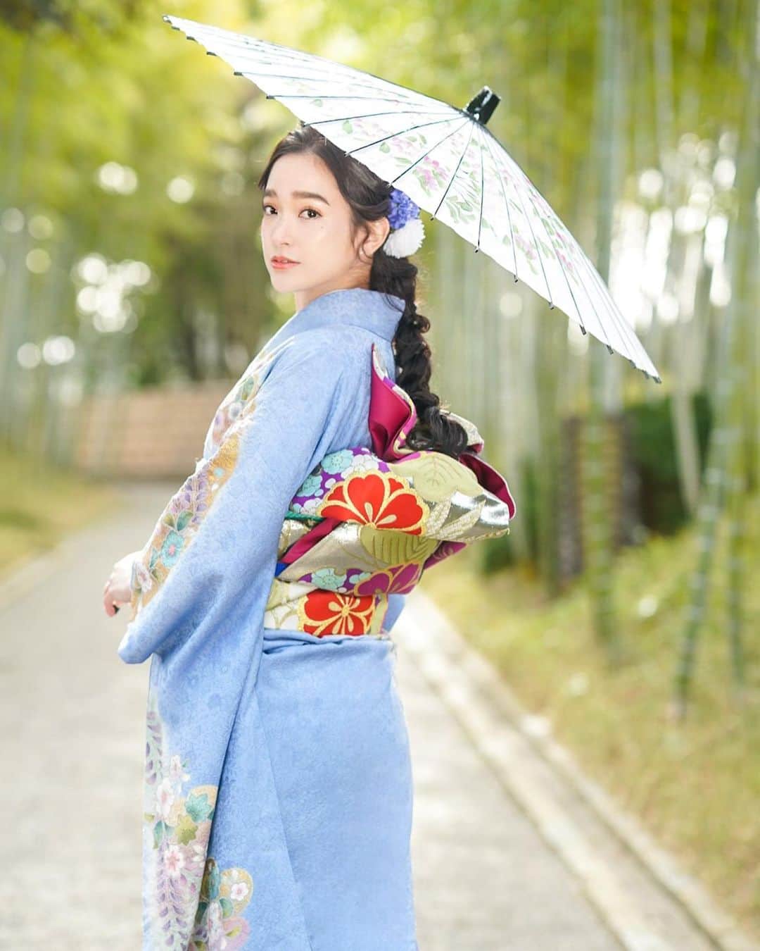 太田麻美のインスタグラム：「㊗️2023年🐇 新年明けましておめでとうございます🎍🌅🎌  健康第一で✨ 皆様が笑顔溢れる幸せな一年になりますように✨✨ 2023年も宜しくお願いします💙  #happynewyear #ahappynewyear #kimono #kimonostyle #明けましておめでとうございます #2023年 #元旦」