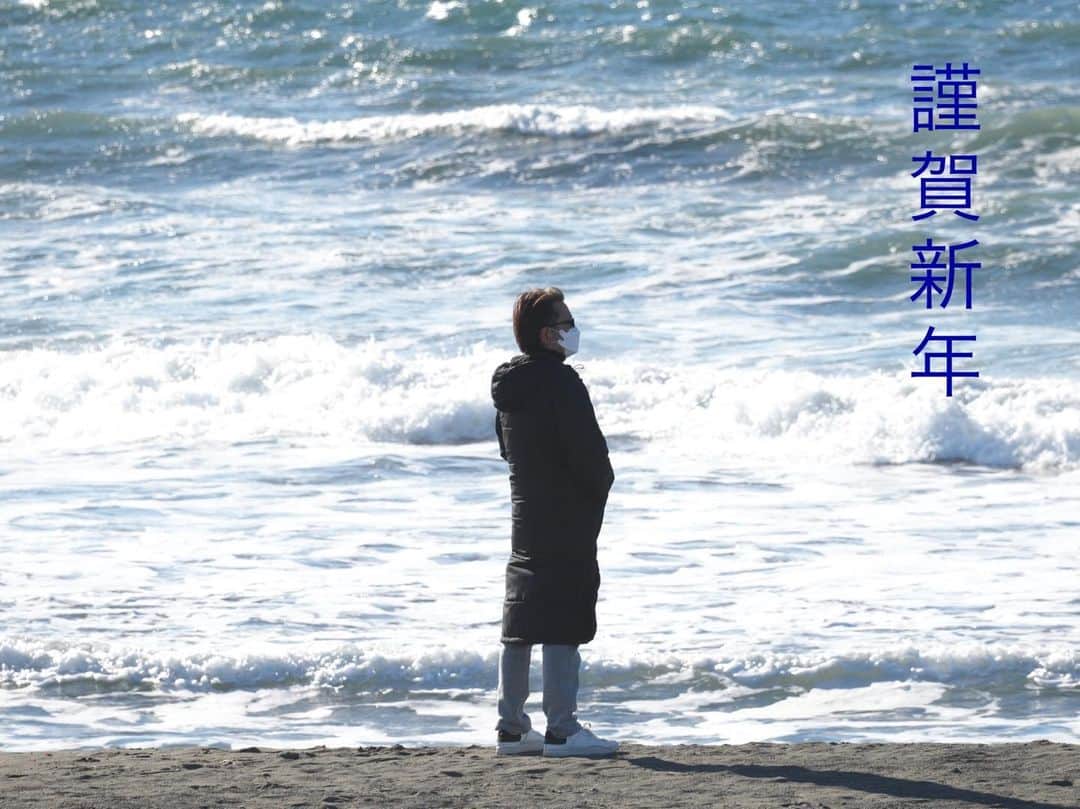 タカハタ秀太さんのインスタグラム写真 - (タカハタ秀太Instagram)「あけましておめでとうございます。 本年もよろしくお願いいたします。 #本年公開映画 #撮影現場にて #絶賛編集中」1月1日 13時46分 - takahatahideta