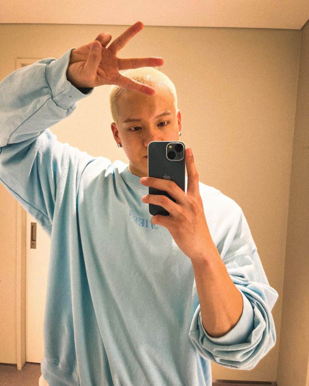 プニエル のインスタグラム：「Day 3/last day of our Concert!!! 콘서트 3째/마지막 날!!!  Dress Code: Blue ✔️ 드레스코드: 블루 ✔️」