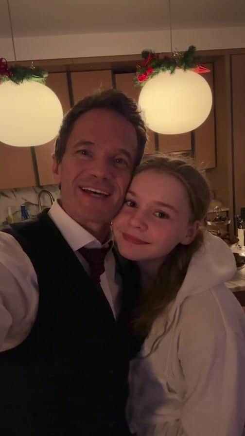 ニール・パトリック・ハリスのインスタグラム：「Happy New Year! So grateful for all of it. Just… all of it. Thanks for being a part of my life. Sincerely. I wish you all the best in the next chapter. Xo」