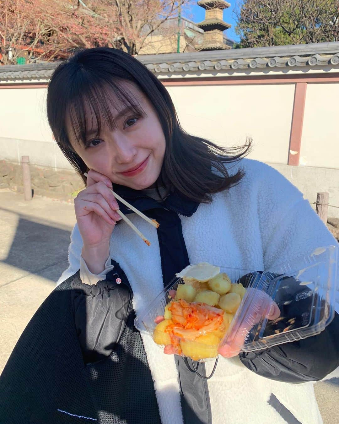 川上ジュリアのインスタグラム：「あけましておめでとうございます🌅 今年も宜しくお願い致します！ #なんか私お餅　 #じゃがバターて書いてあったけど #じゃがマーガだった　#リン」