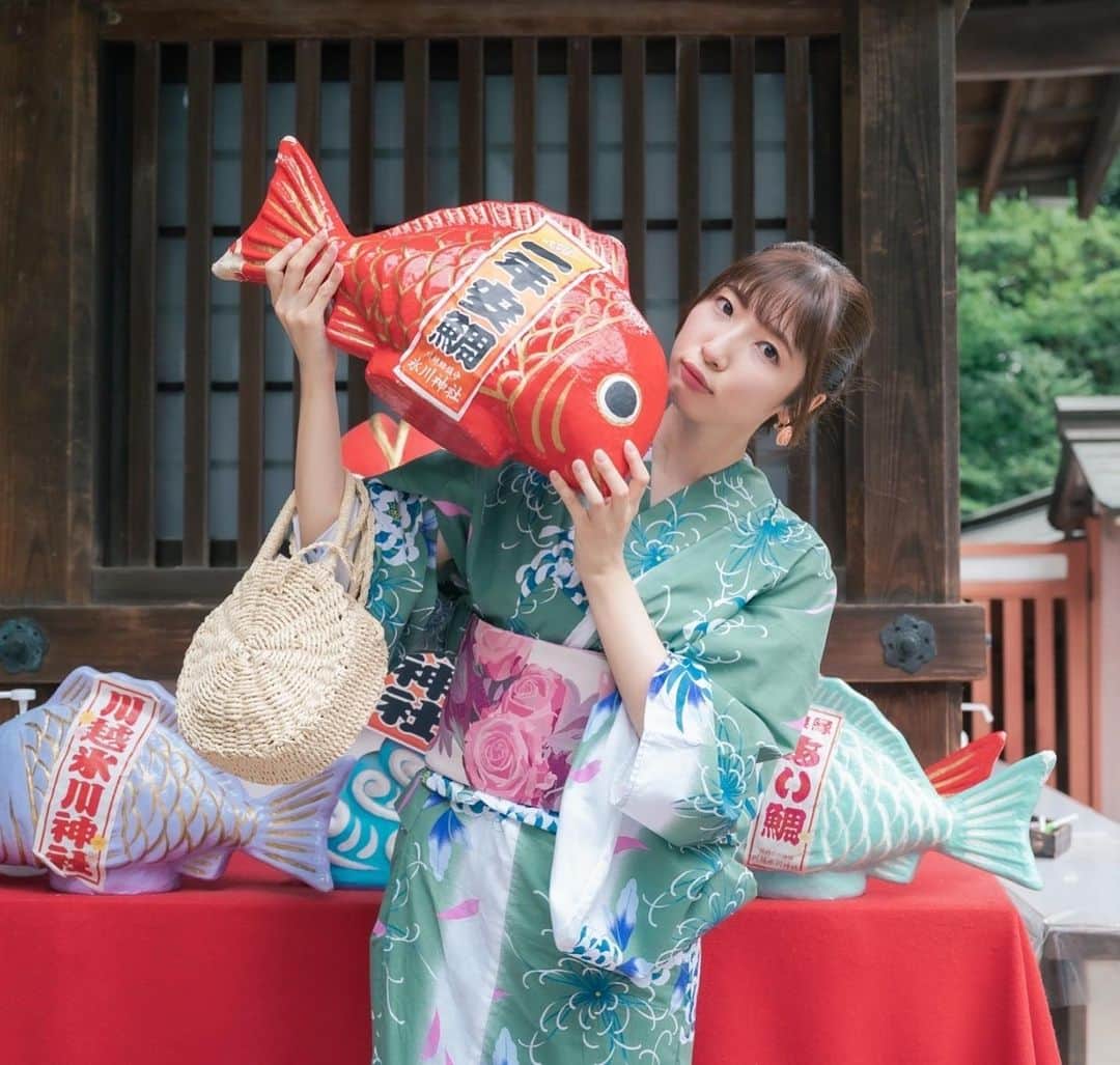 尾崎礼香のインスタグラム：「あけましておめでとうございます🎍🐰 昨年は大変お世話になりました。 今年もよろしくお願いします🌸  これをみたみなさんも一年安鯛です🥰  今年はもっと舞台に立つ お芝居の仕事をもっとする 去年達成できなかった目標を達成する  頑張ります！！！ これからも応援よろしくお願いします🌸  みなさんが笑顔溢れる一年になりますようにꪔ̤̱♡ꕀᐝ  2023.1.1」