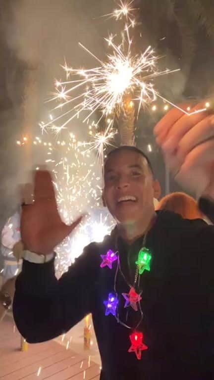 ダディー・ヤンキーのインスタグラム：「2023 #legendaddy 🔥」