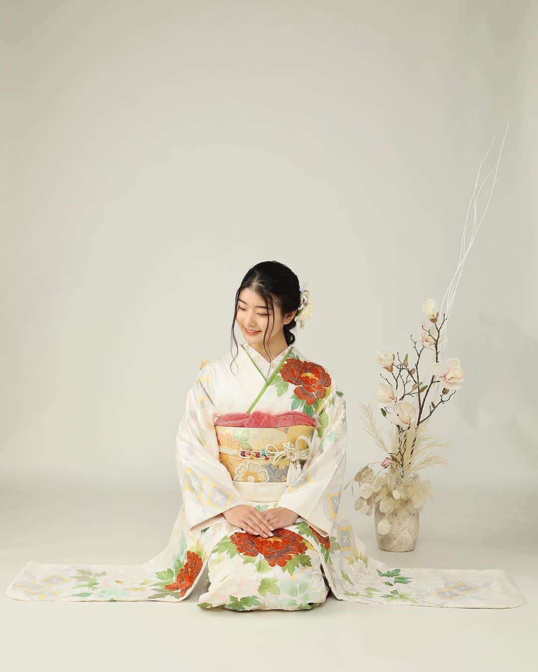 のインスタグラム：「新年あけましておめでとうございます🎊 本年も心豊かな一年になりますようにお祈り申し上げます。 Wishing everyone the best health and many fortunes for the new year 💓」