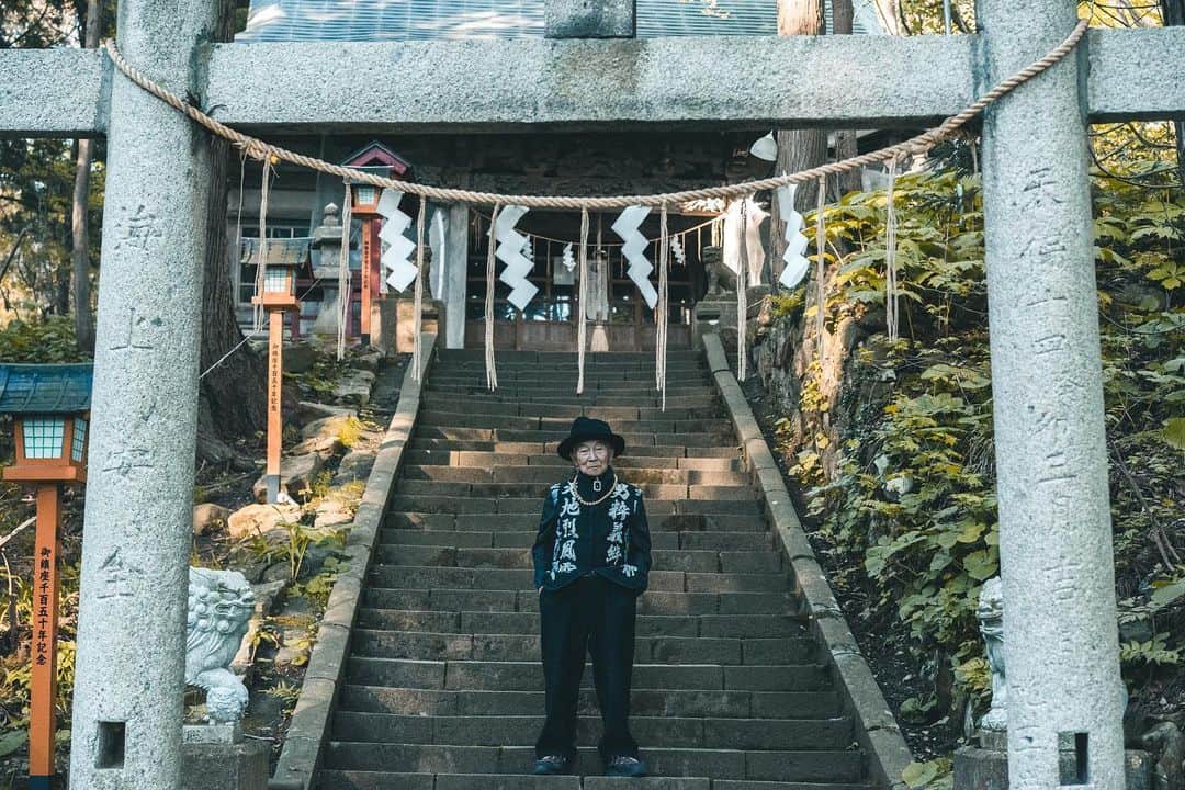 シルバーテツヤのインスタグラム：「Happy New Year 2023. Wishing you all good health and happiness!」